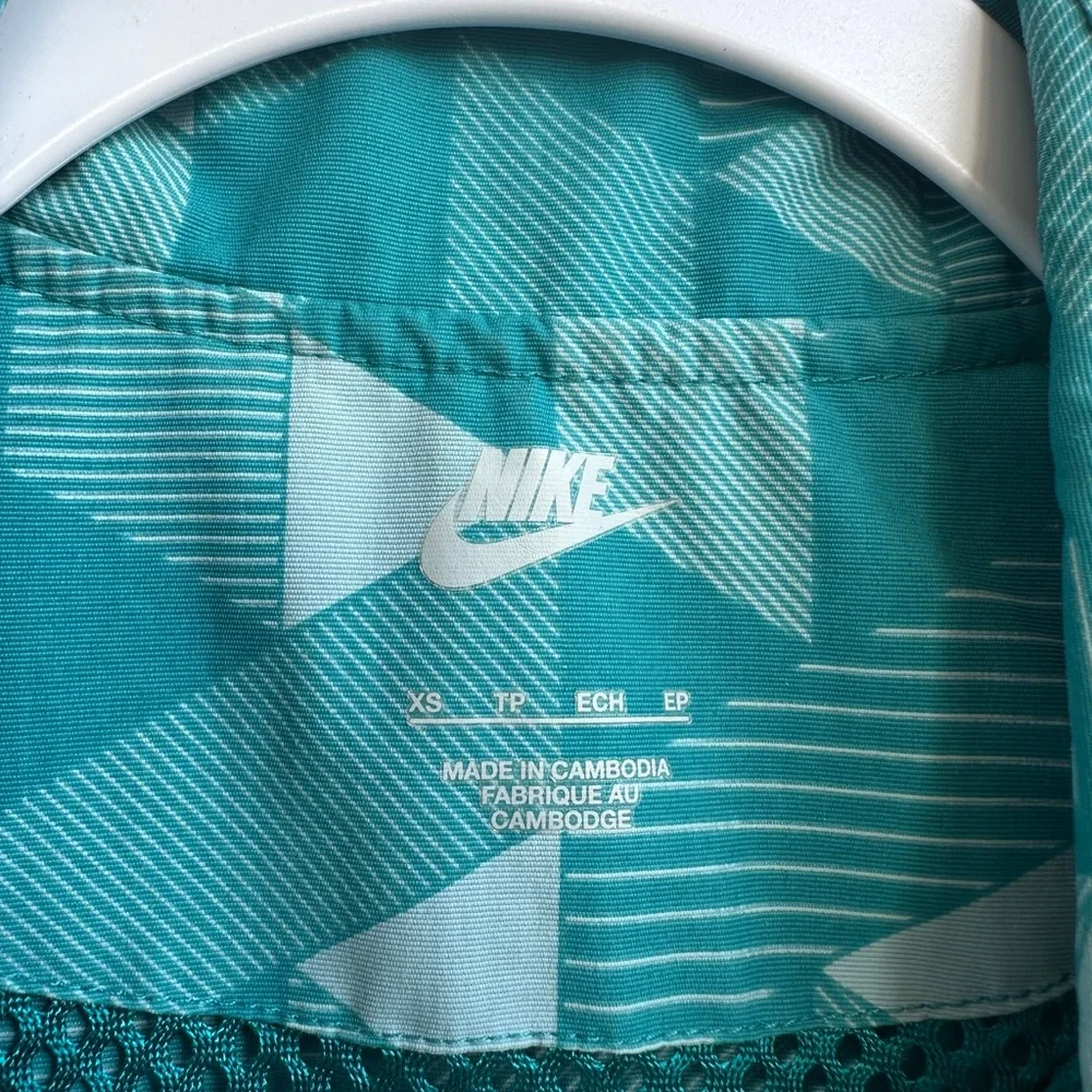 Nike Turquoise Patterned Jacket - Picture 2 of 4